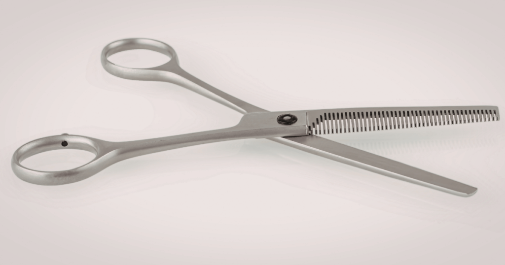 ハサミは縦に入れる